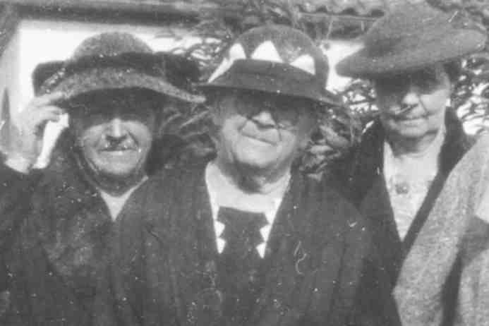 Kate Sturgill Lambert (Center)